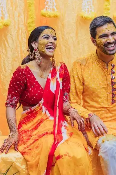 Bride in a yellow Bandhani saree 