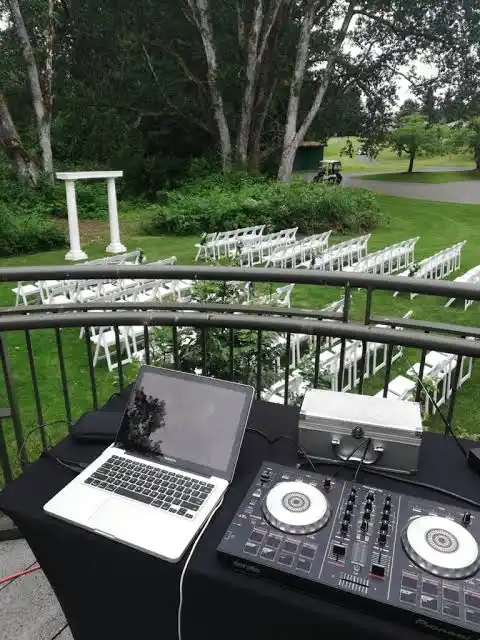 wedding-dj-sound-mixing-setup