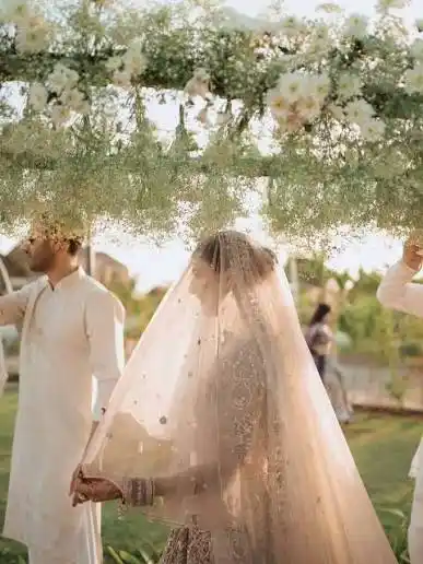 soft-romantic-bollywood-bridal-walk